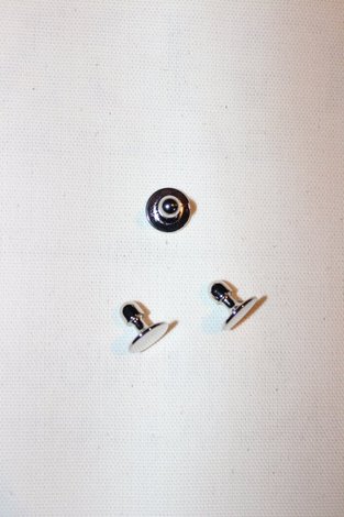 Kragknapp silverfärgad