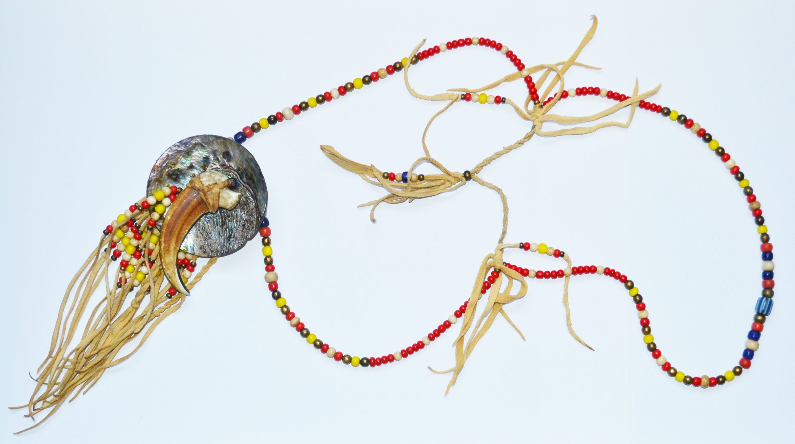 Halsband Grizzlyklo & Abalonesnäcka