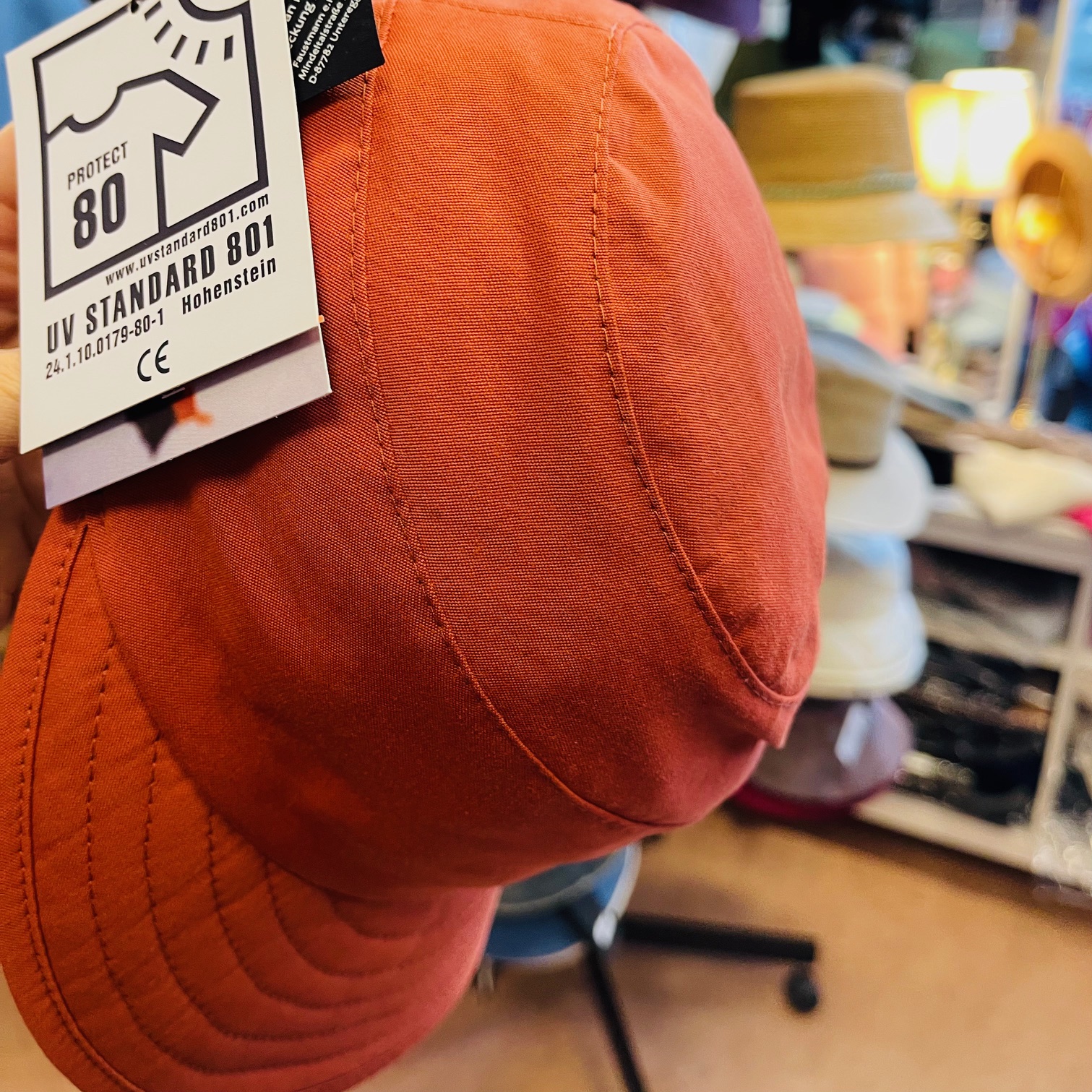 Sommarkeps UV80 bred skärm orange, säljs på Hospitalsgatan 16 REA! - 3