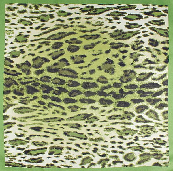 Klassisk sidenscarf med  leoprint från Amanda Christensen 45 x 45 cm