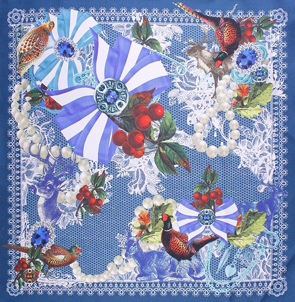 Klassisk sidenscarf blå botten från Amanda Christensen 45 x 45 cm