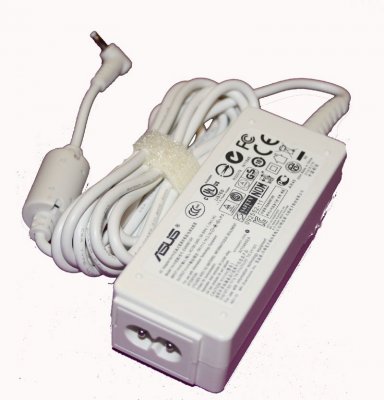 Original ASUS AC adapter 04G26B001000, 19V 2.1A 2,5x0,7mm, Vit