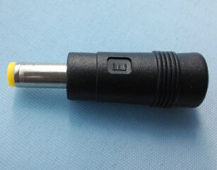 Rak DC-adapter 5.5x2.1 hona till DC-propp 5.5x2.5mm white