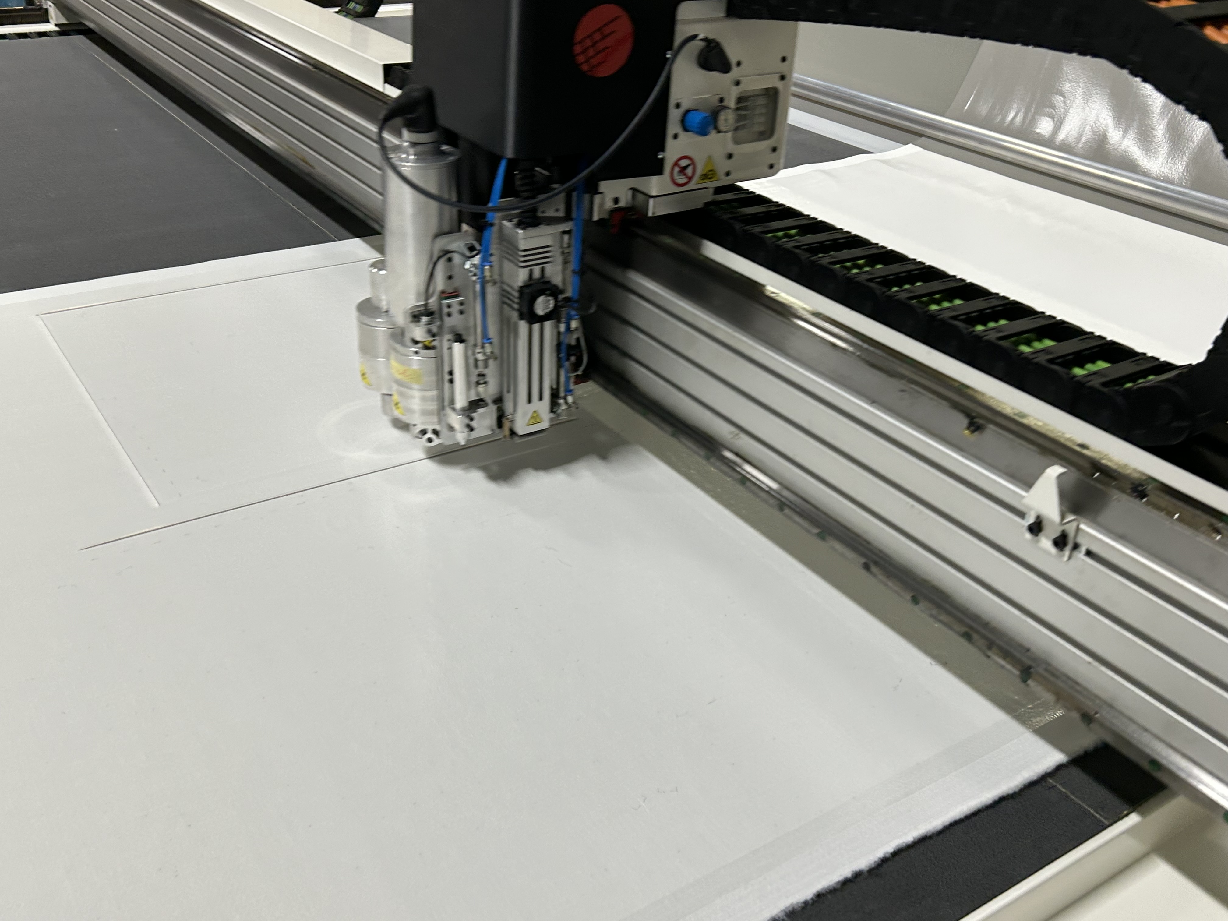 Automatisk skärmaskin