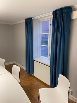 Gardiner hos nöjd kund på vanlig gardinstång