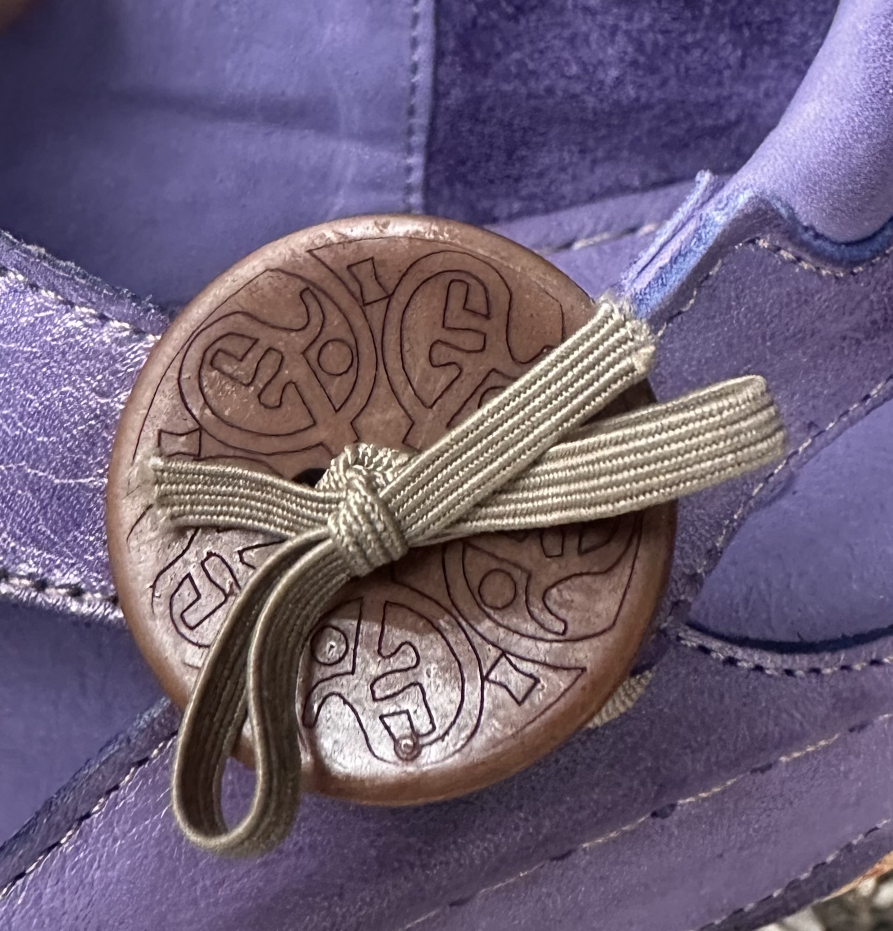 Sandalen med knappen i skinn,  brun - 7