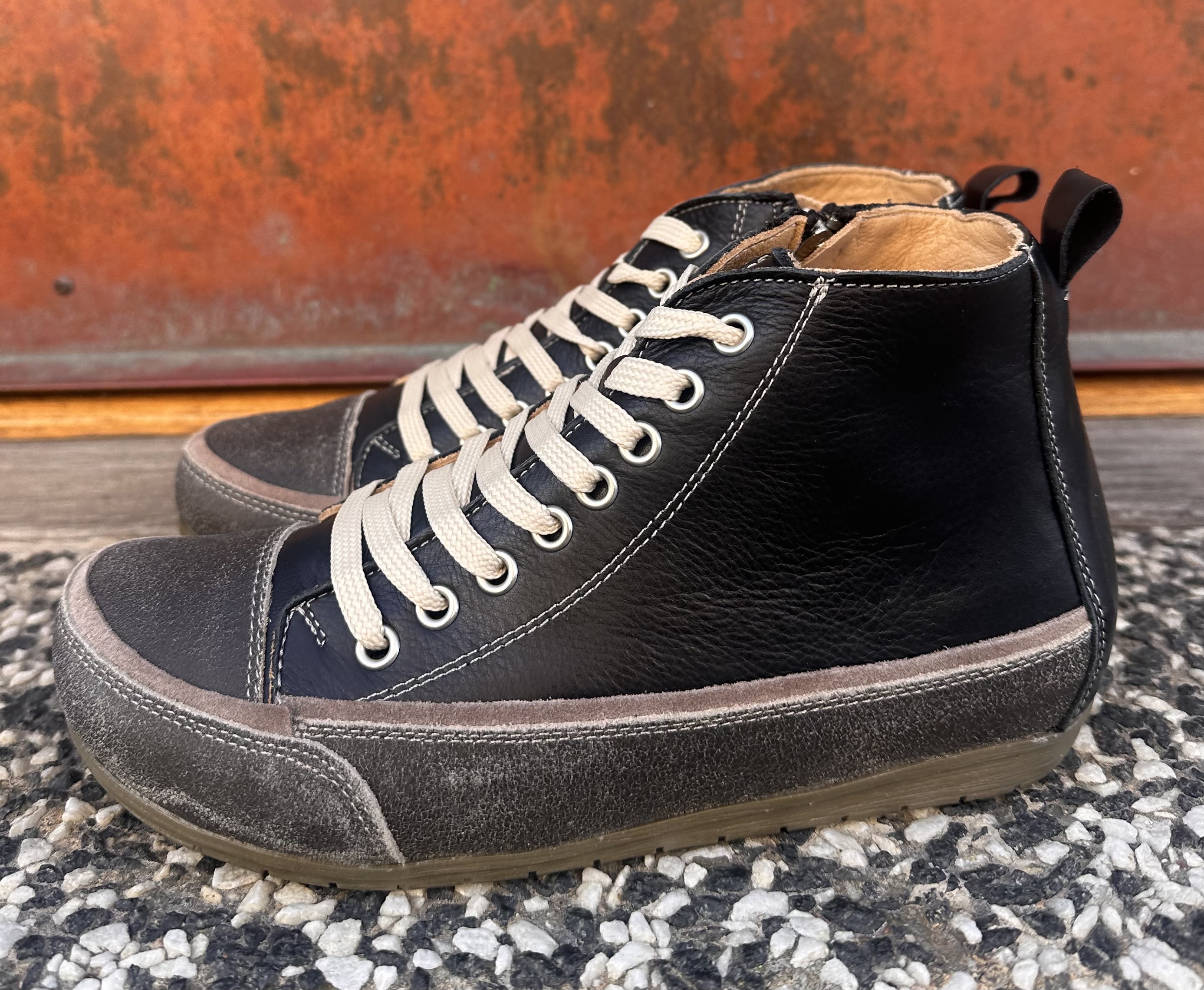 Rymliga sneakers från  Andrea Conti, svart/brun- högt skaft - 2