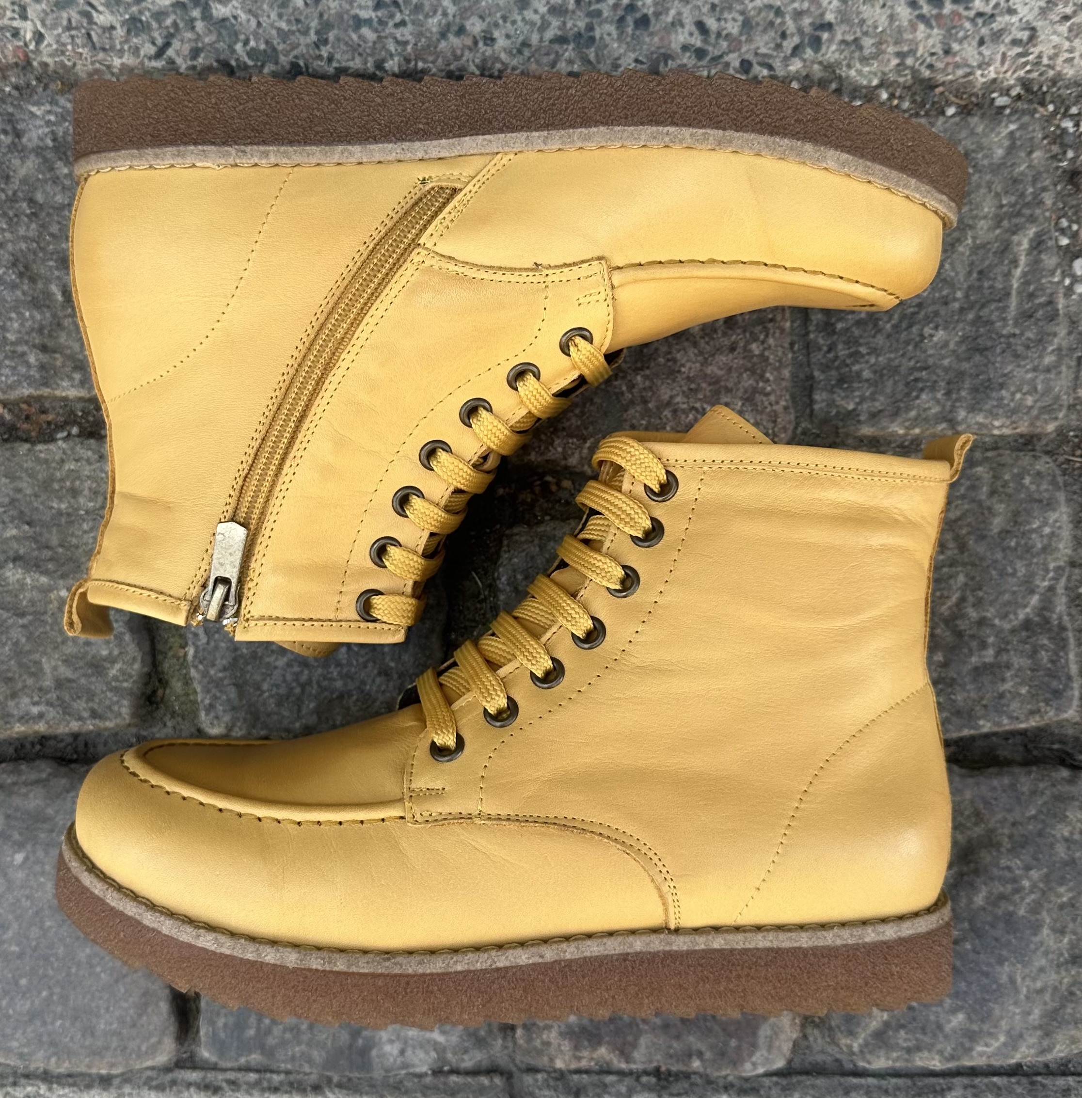  Charlotte of Swedens skinnkängor High Top med gummisula, gul - 2