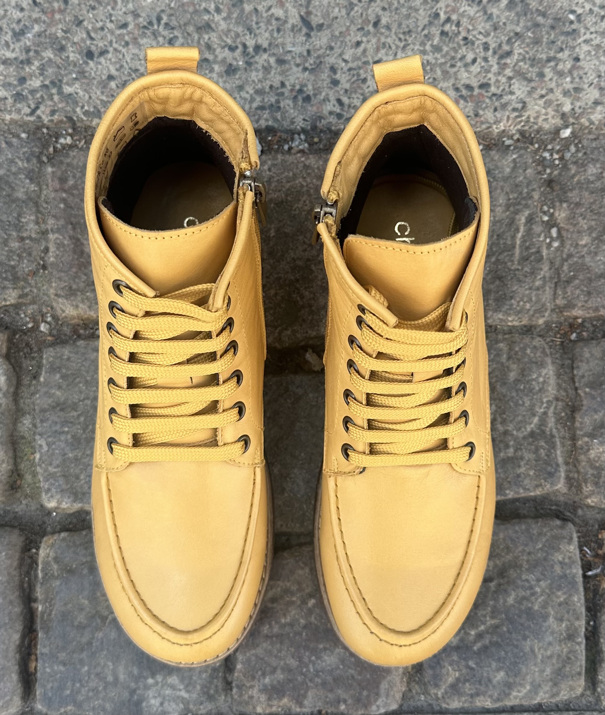  Charlotte of Swedens skinnkängor High Top med gummisula, gul - 3