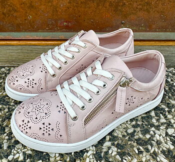 Låga sneakers med luftig perforerat skinn  med blixtlås från  Andrea Conti, pastellila