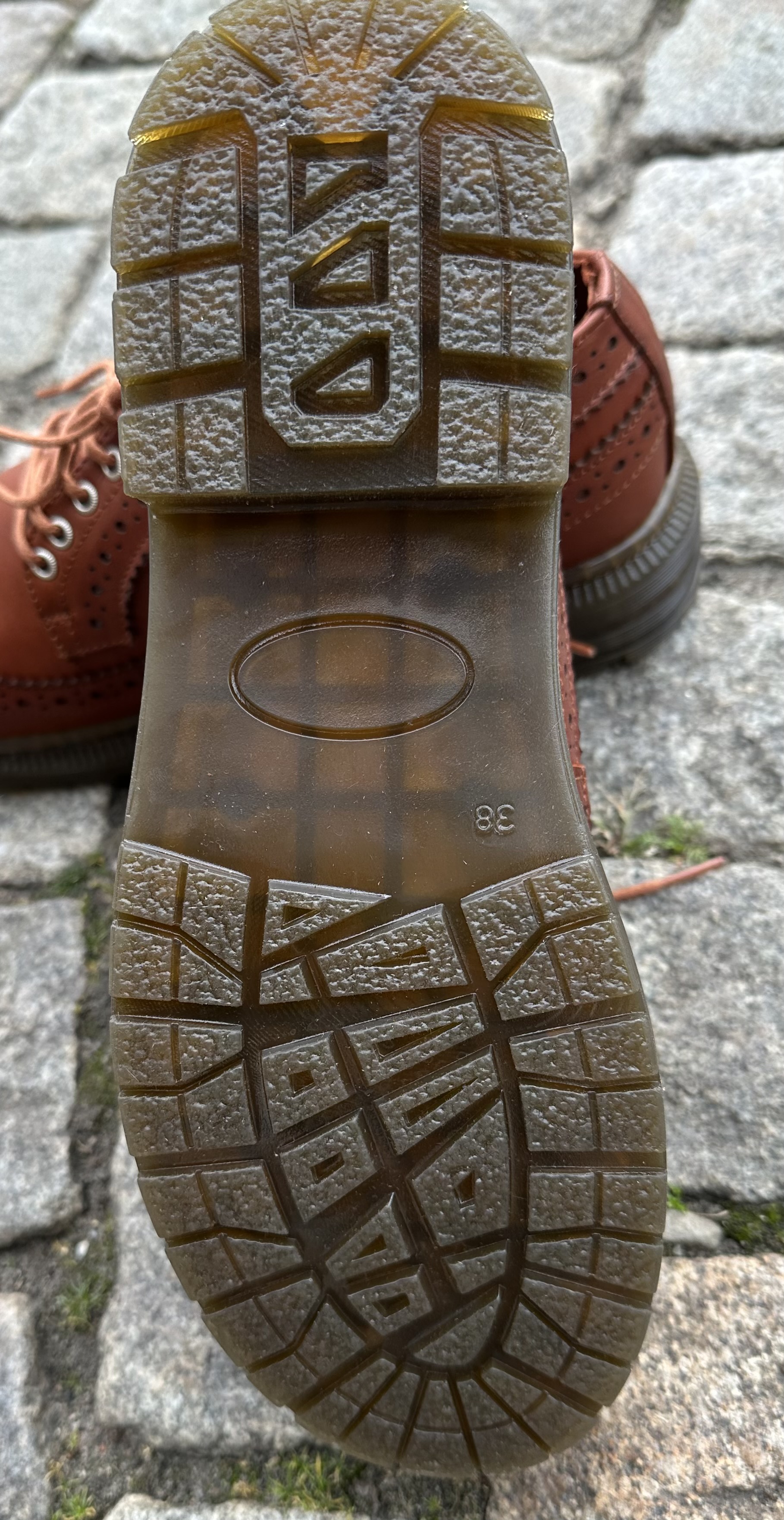 Coola snörskor med brogues från Charlotte of Sweden, svart - 4