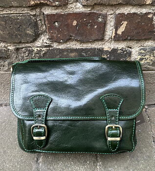 Skinnväska med magnetspännen, grön