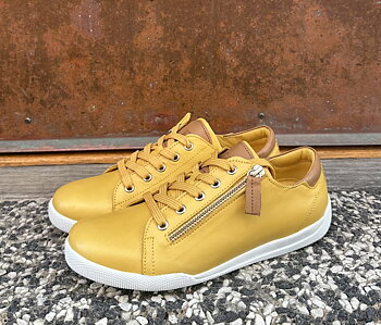 Sneakers med blixtlås från Charlotte of Sweden, citron/brandy 
