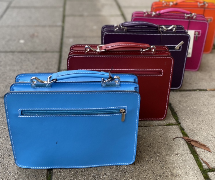 Boxväskan storlek 27x20x11, LITEN. Välj färg:  - 4