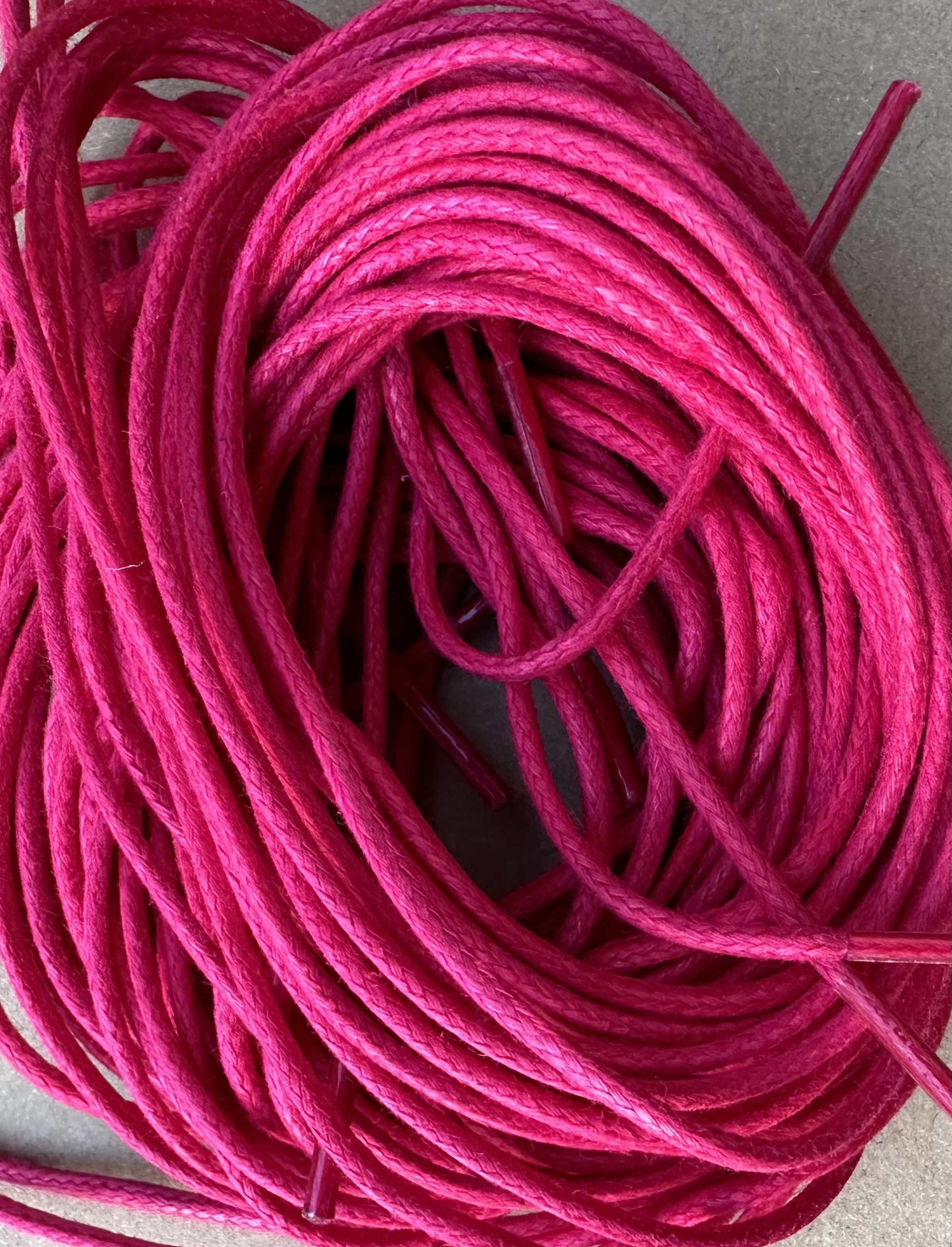 Skosnören runda 140 cm, cerise
