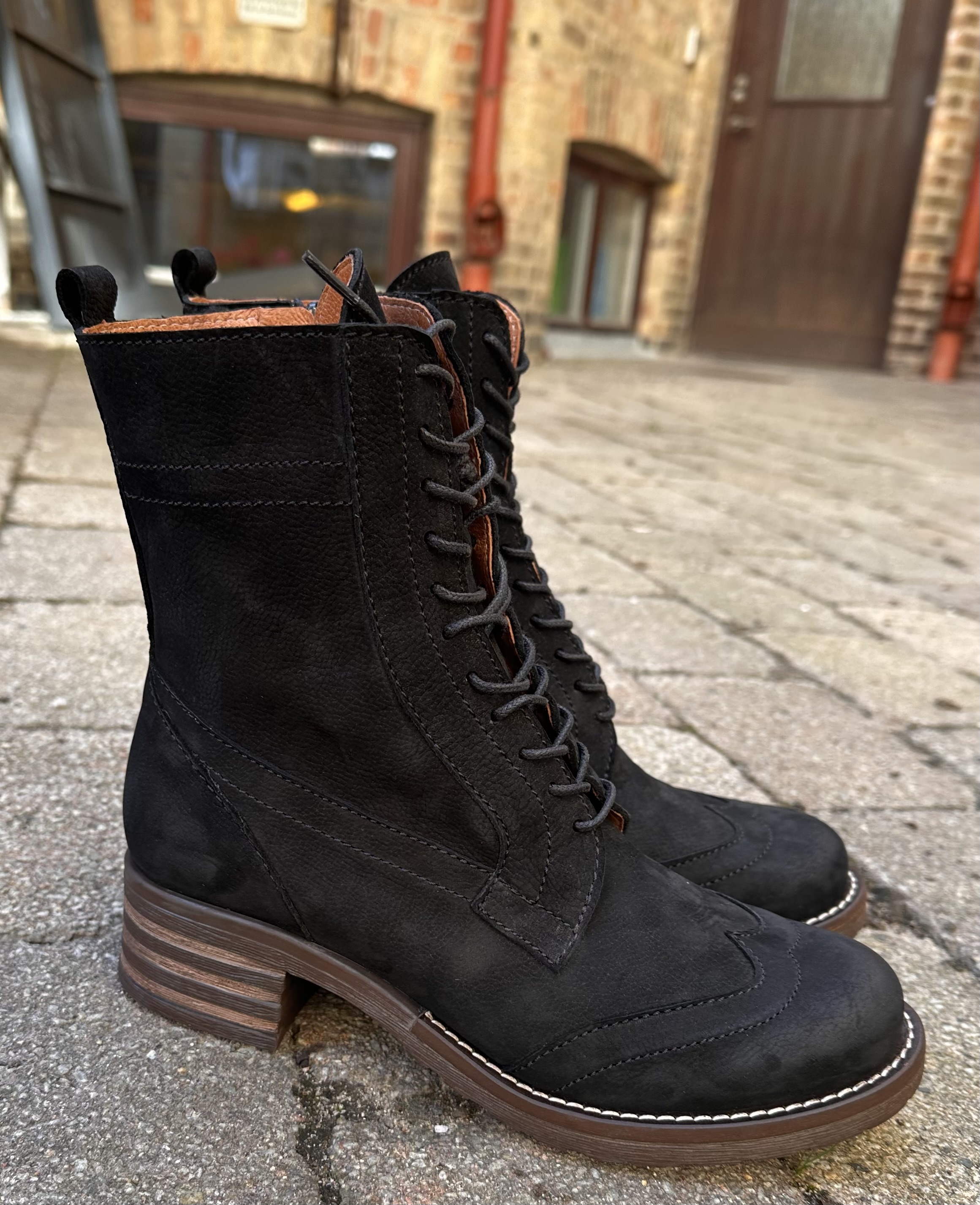 Brako  Military snörkängor i nobuck skinn, svart