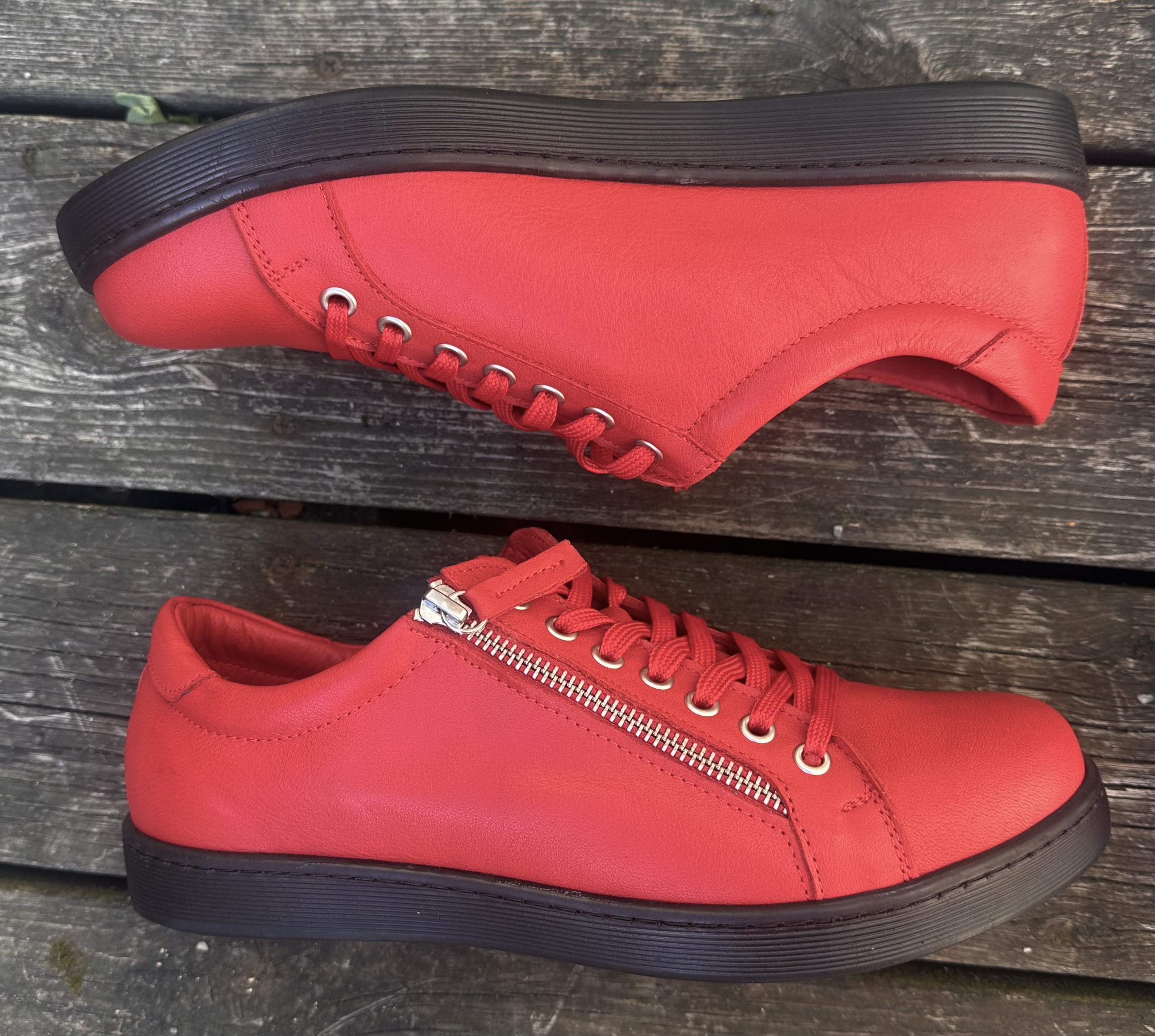 Sneakers med blixtlås från  Charlotte of Sweden, chili - 2