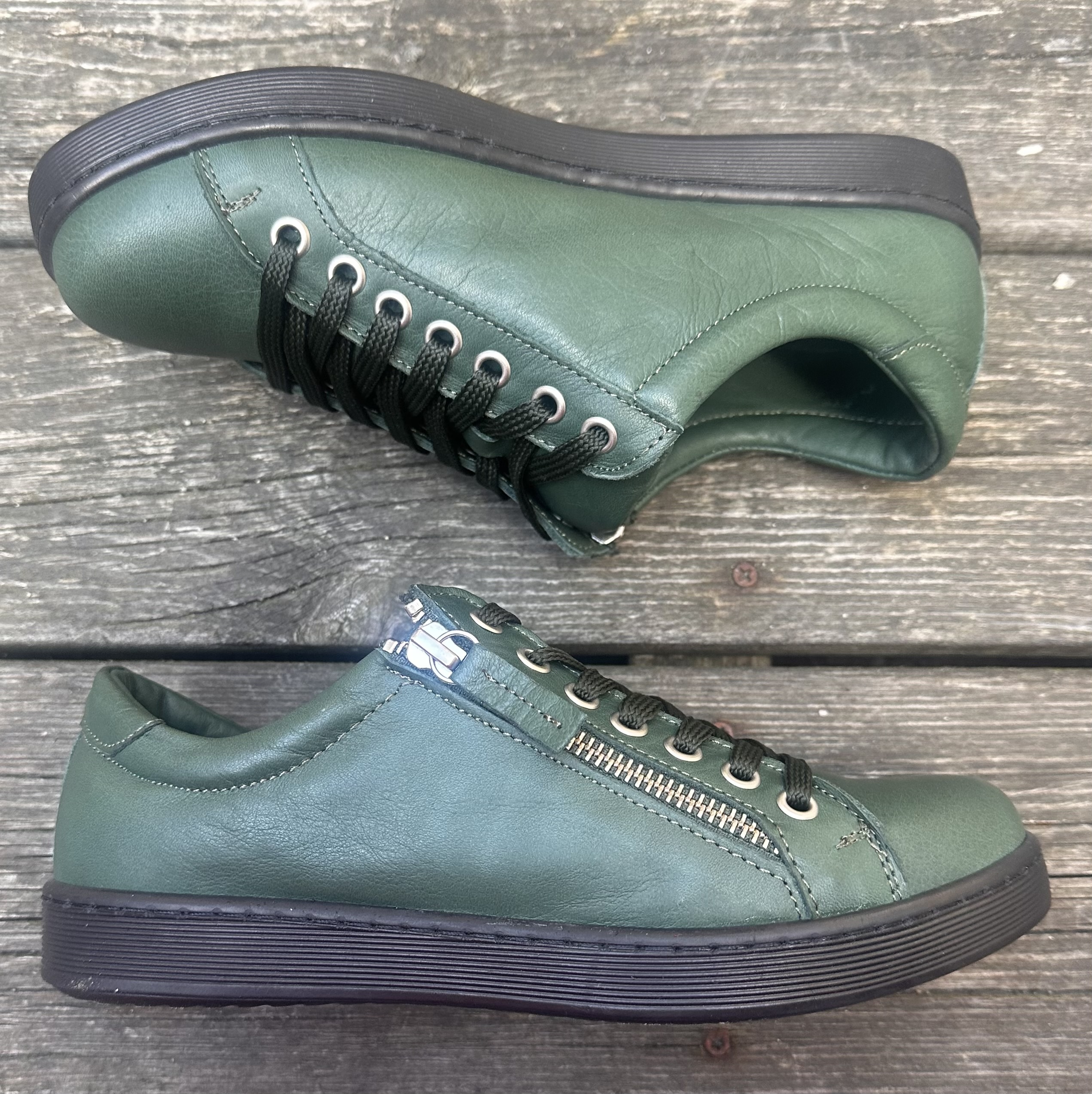 Sneakers med blixtlås från  Charlotte of Sweden, petrol - 3
