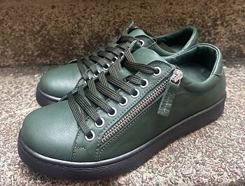 Sneakers med blixtlås från  Charlotte of Sweden, petrol