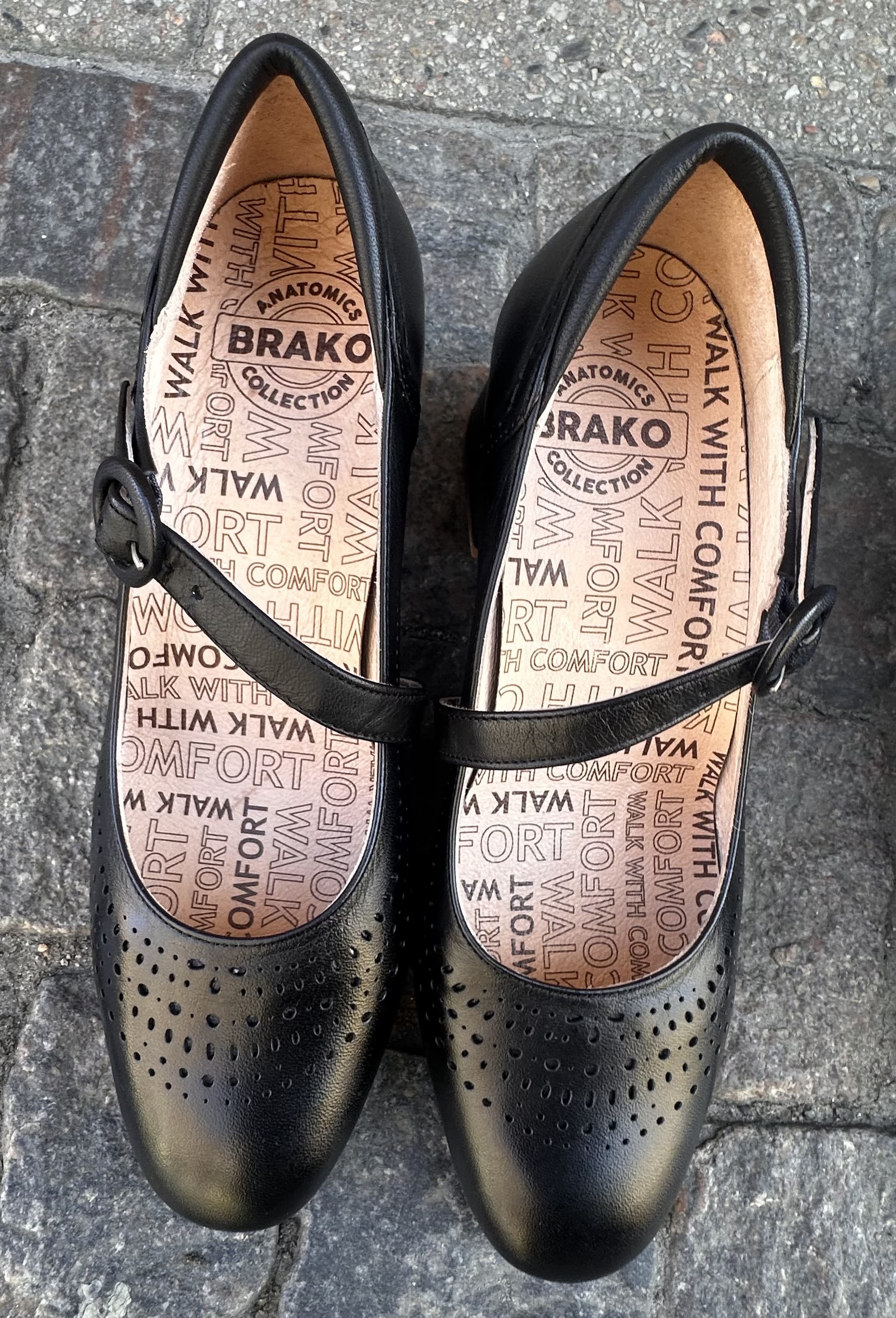 Från Brako i modell Mary, klacksko i retrostil, svart - 3