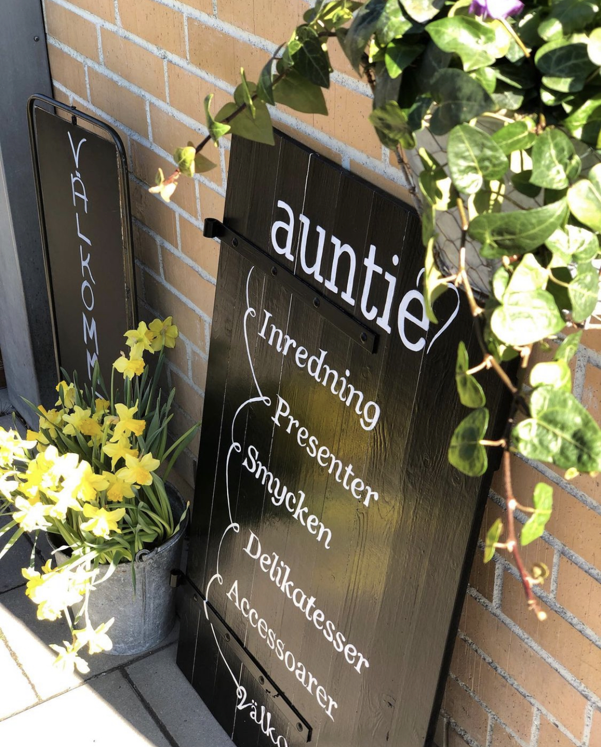 BESÖK VÅR BUTIK  På Tullinge Torg