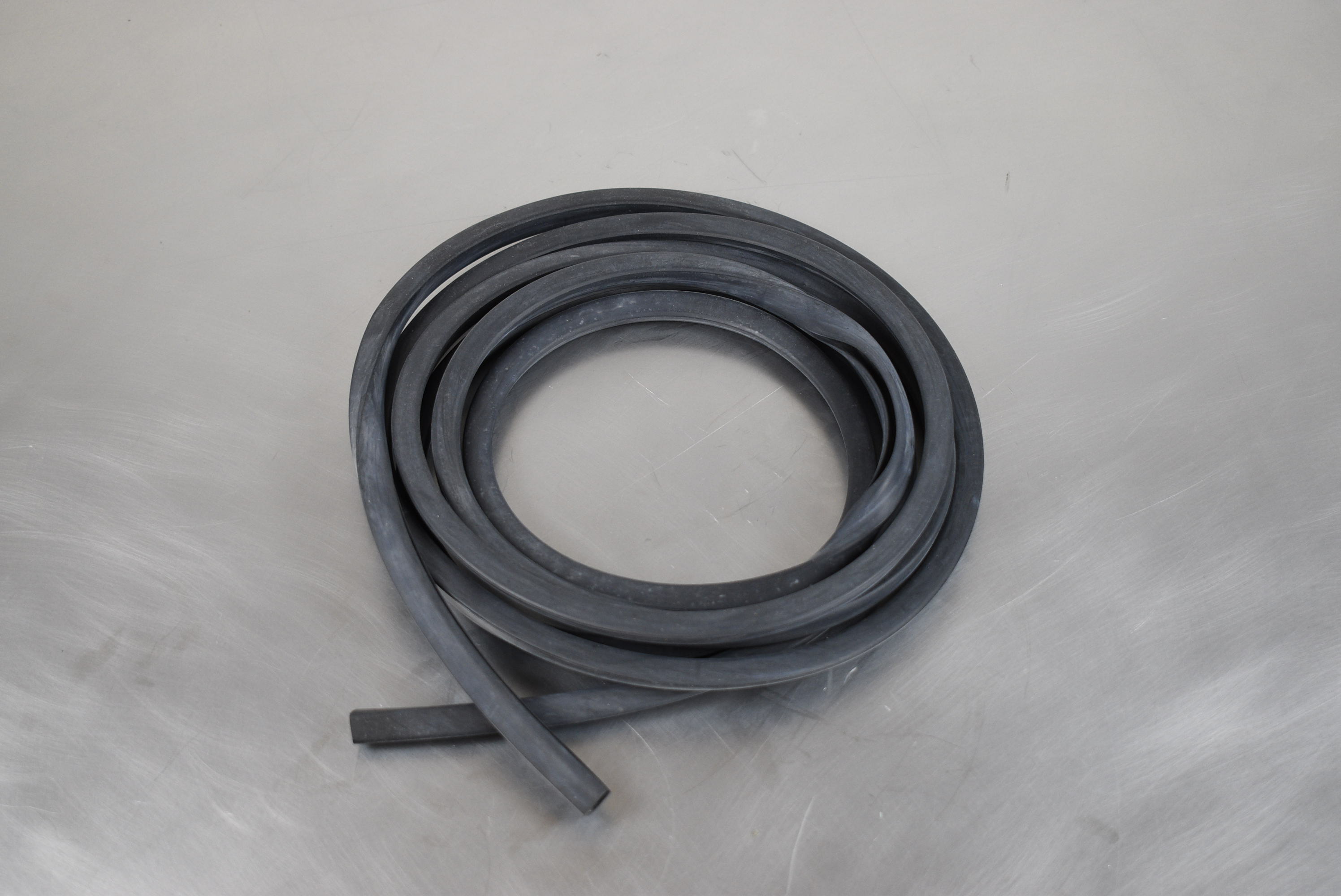 Rear Window Rubber 28-48