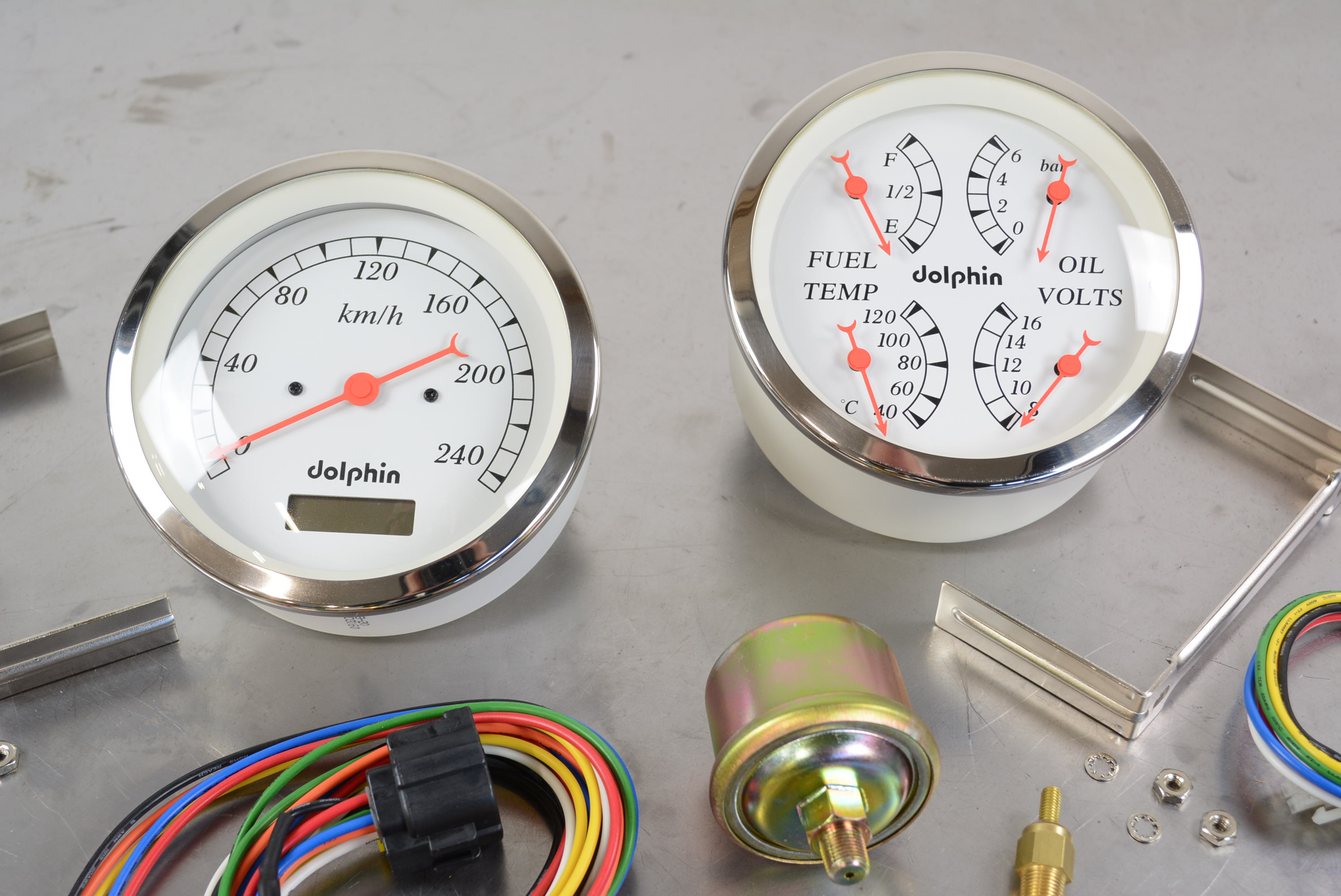 Instrument 2 st 5´´ mätare km/h+°C
