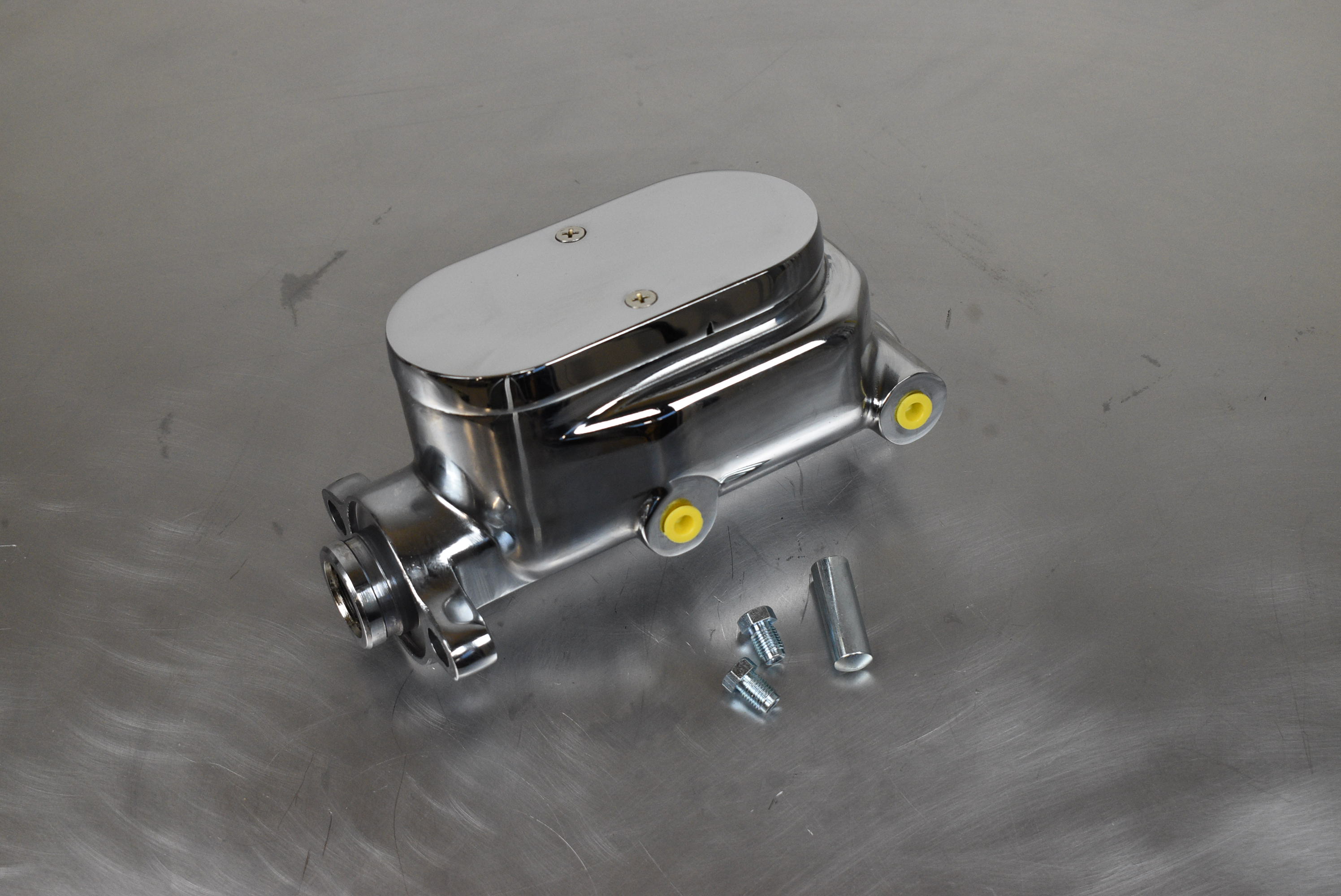 Master Cylinder  1´´ Bore 3/8´´ 