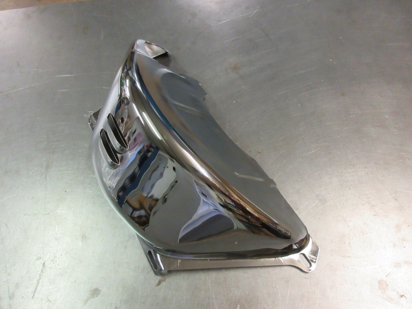 Transmission Dust Cover TH350/TH400/700R4 Chrome Louvers