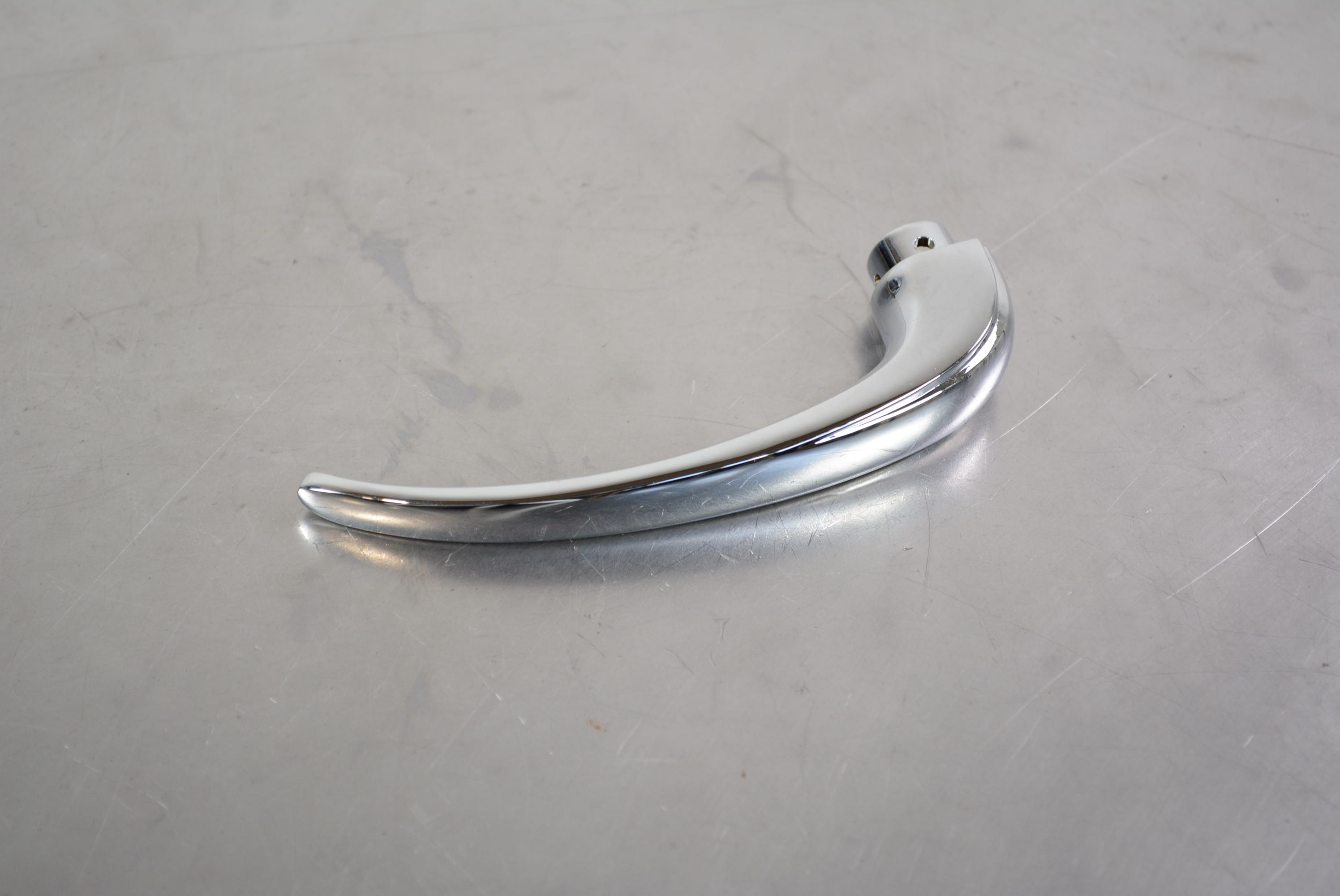 Inside Door Handles 33-34 Closed