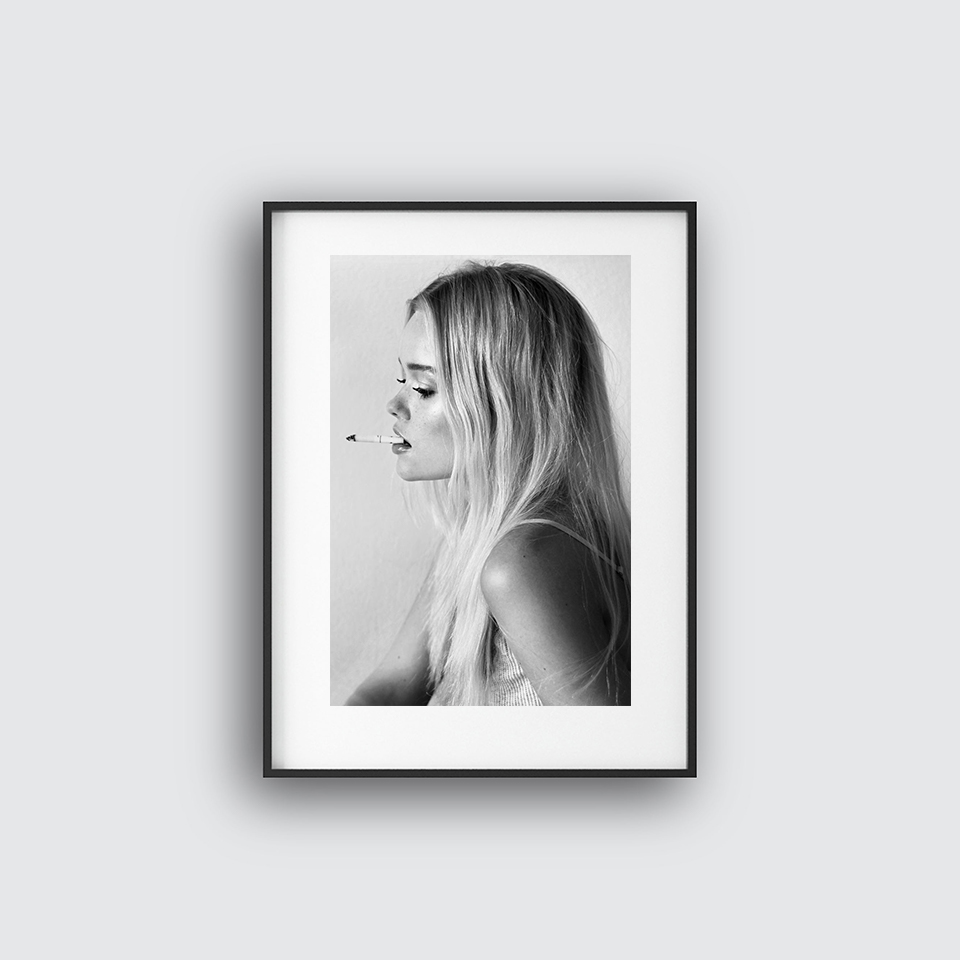 Women with a cigarette - 5