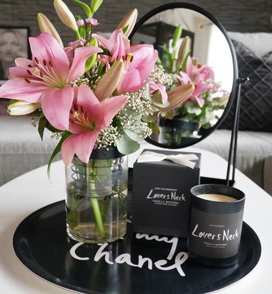 Lover's Neck Scented Candle - 5