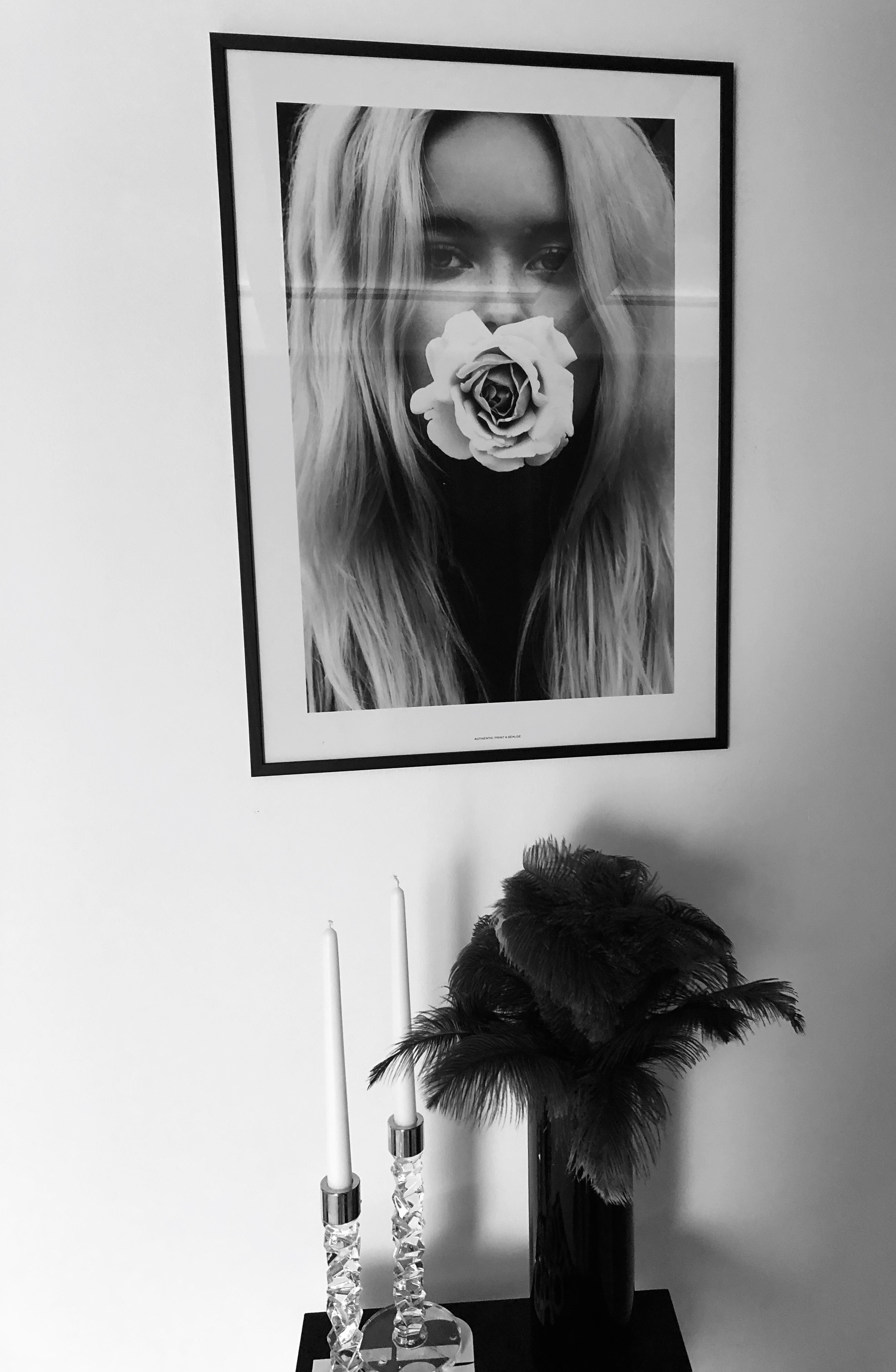Women and a rose - 5