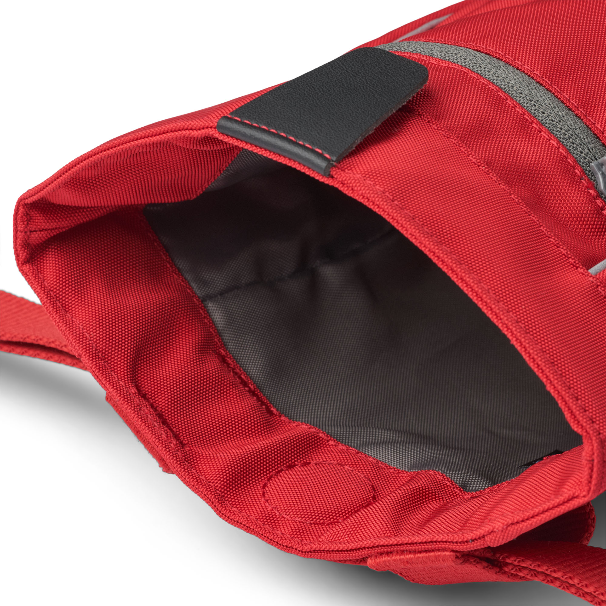 Dog Copenhagen Go Explore™ Treat Bag, Classic Red - 4