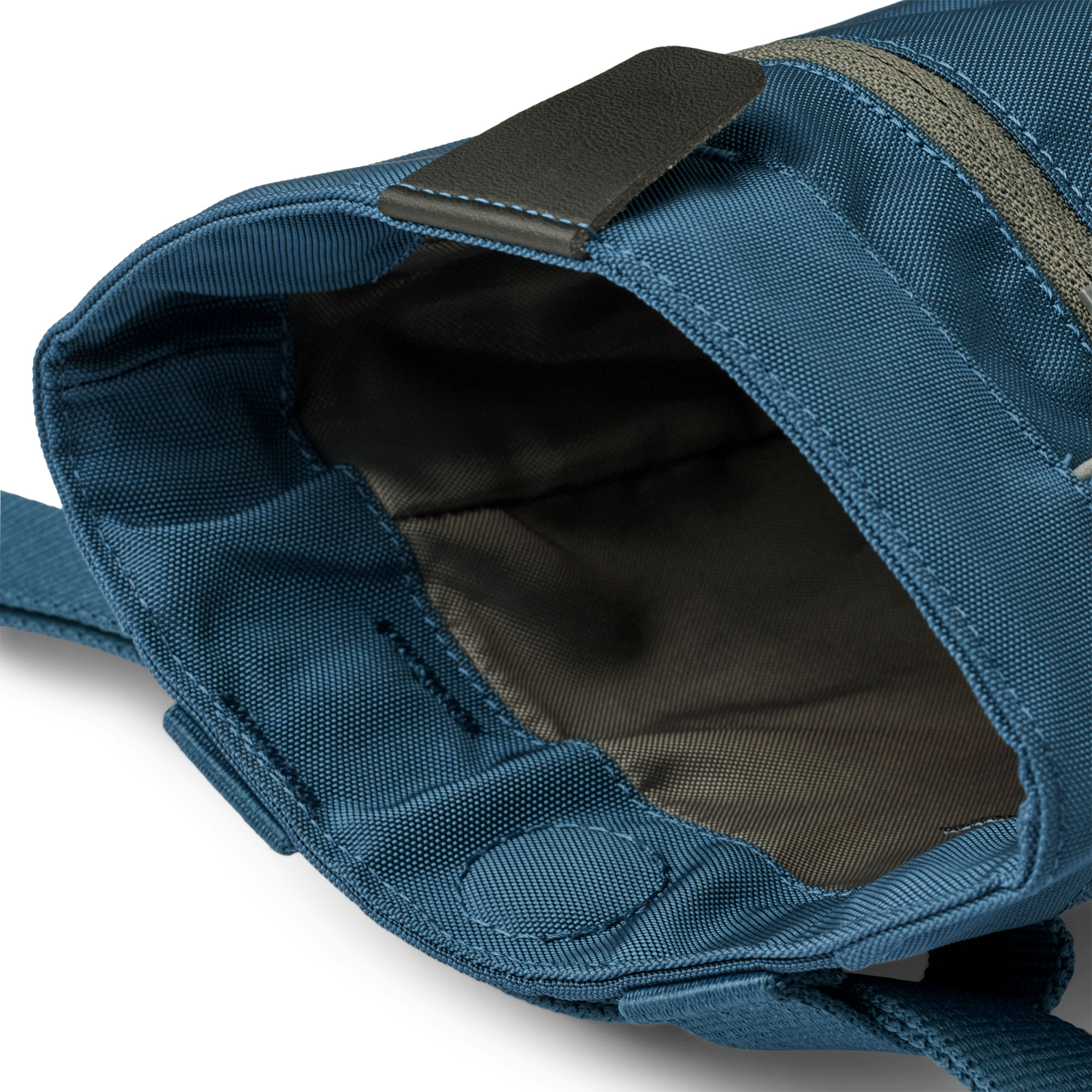 Dog Copenhagen Go Explore™ Treat Bag, Ocean Blue - 4