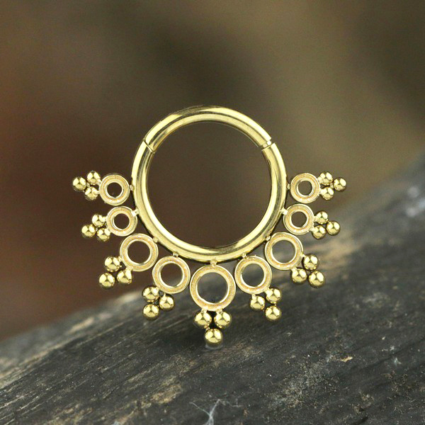 Septum och daith clicker  - vackert mönster - guld PVD - 2