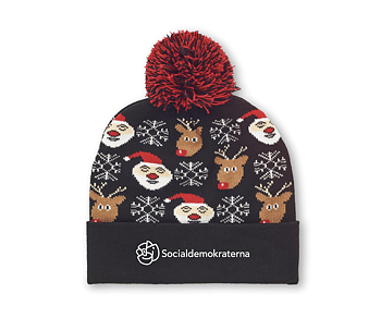 Stickad mössa med julmotiv