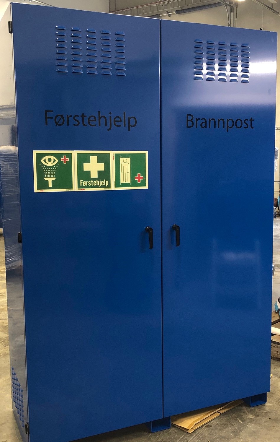 Brannskap, Førstehjelpskap, Garderobeskap osv. Ta kontakt med oss, vi kan levere kundetilpassede løsninger.