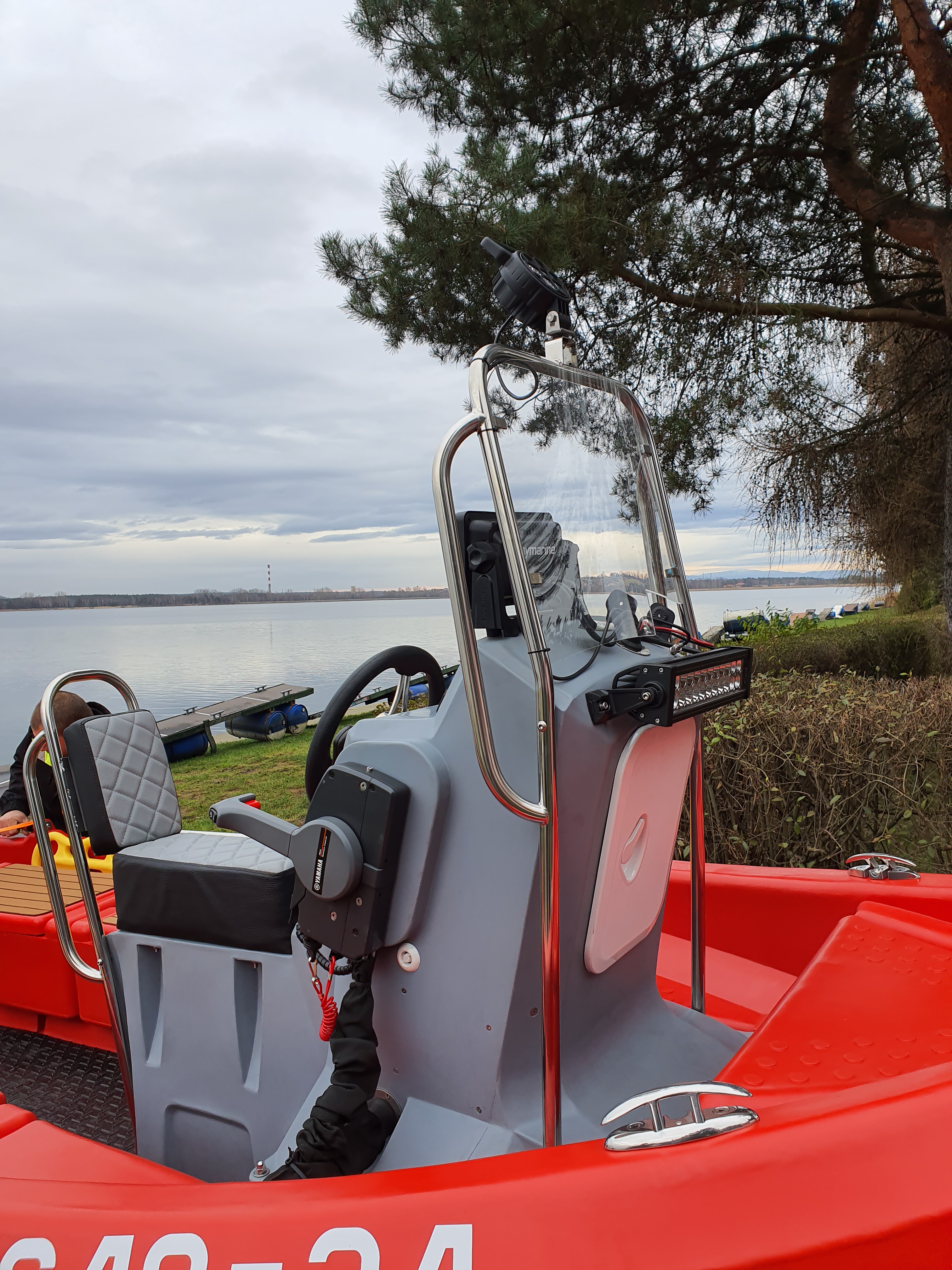 Fritidsbåt Kontra 450RCC, med senterstyrekonsoll - 3