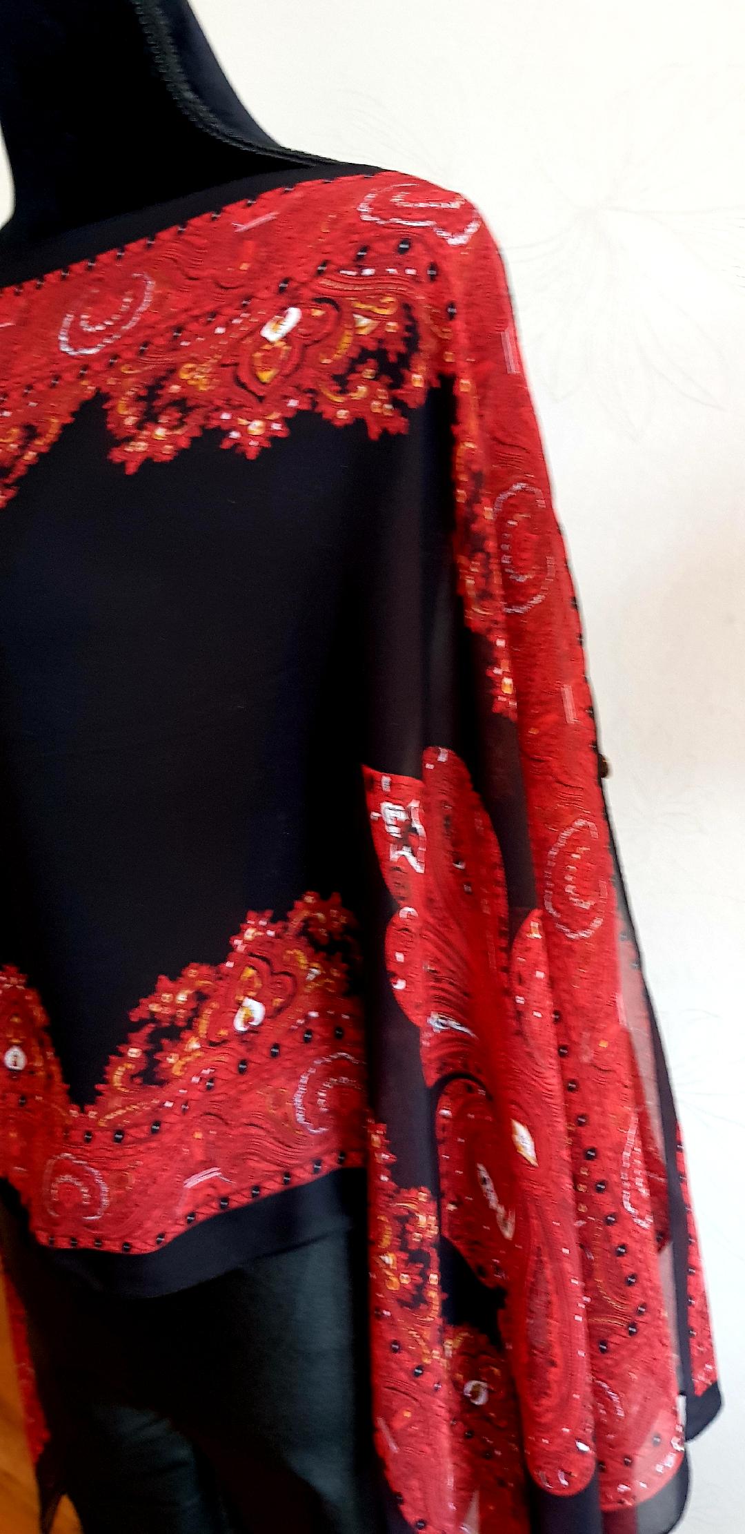 Poncho Blouse Svart/Röd  Modes Stockholm - 2