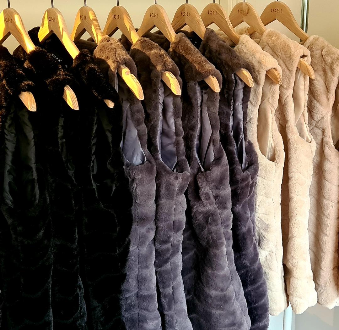 Väst Lavish Fur  Black MICHA - 2
