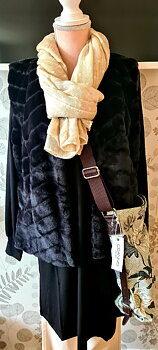 Väst Lavish Fur  Black MICHA
