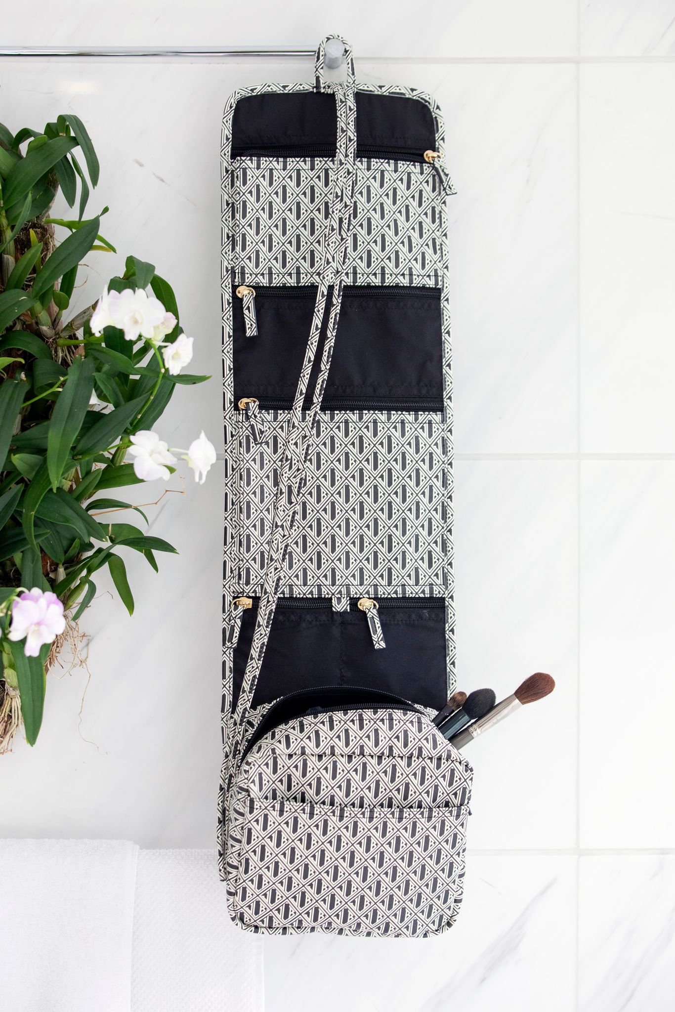 JLB-HANGING COSMETIC BLACK/WHITE CEANNIS - 2