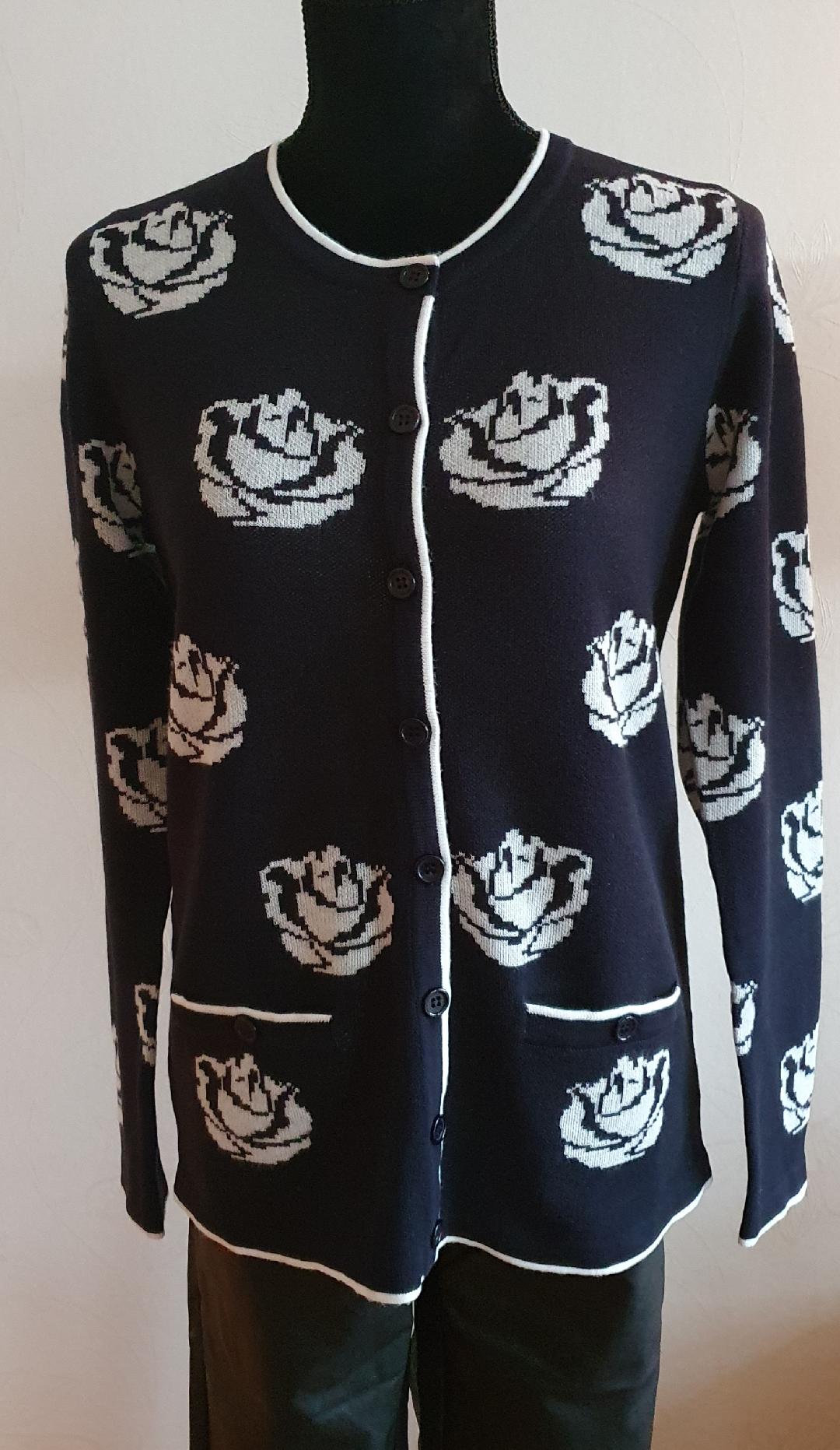 Cardigan Svart/ Vita blommor  GISELLE MICHA
