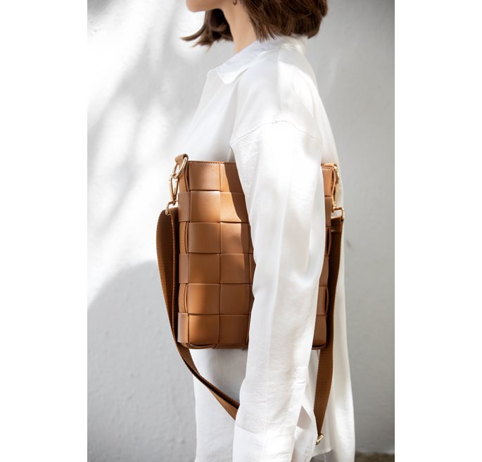 CEANNIS BRAIDED STRAP BROWN FINNS I FLER FÄRGER NYHETER