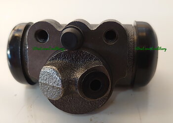 Bromscylinder CJ3B CJ5 Höger