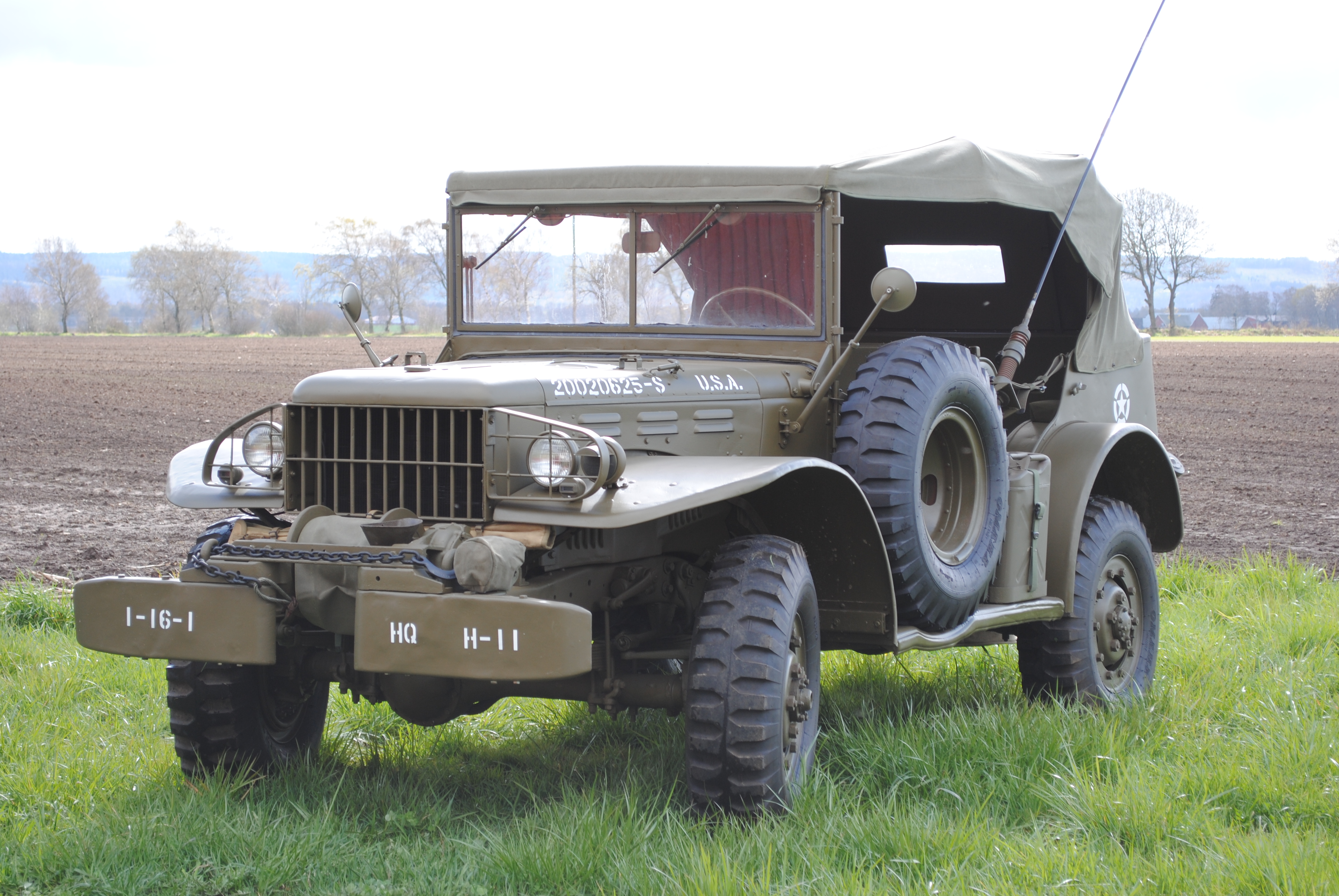 Canvas top Command Car