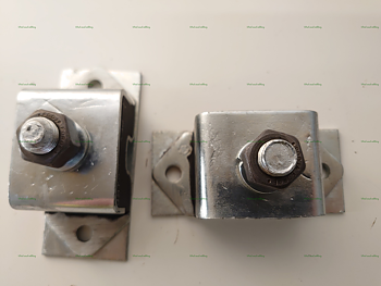 Engine insulator front 