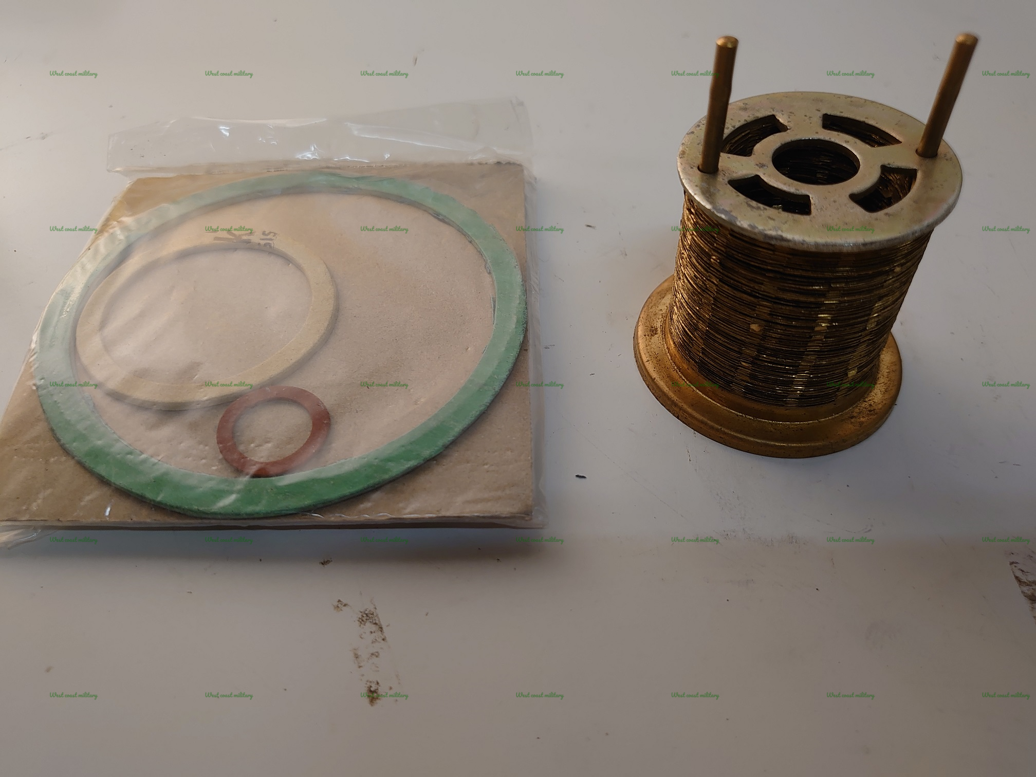 Fuel strainer element