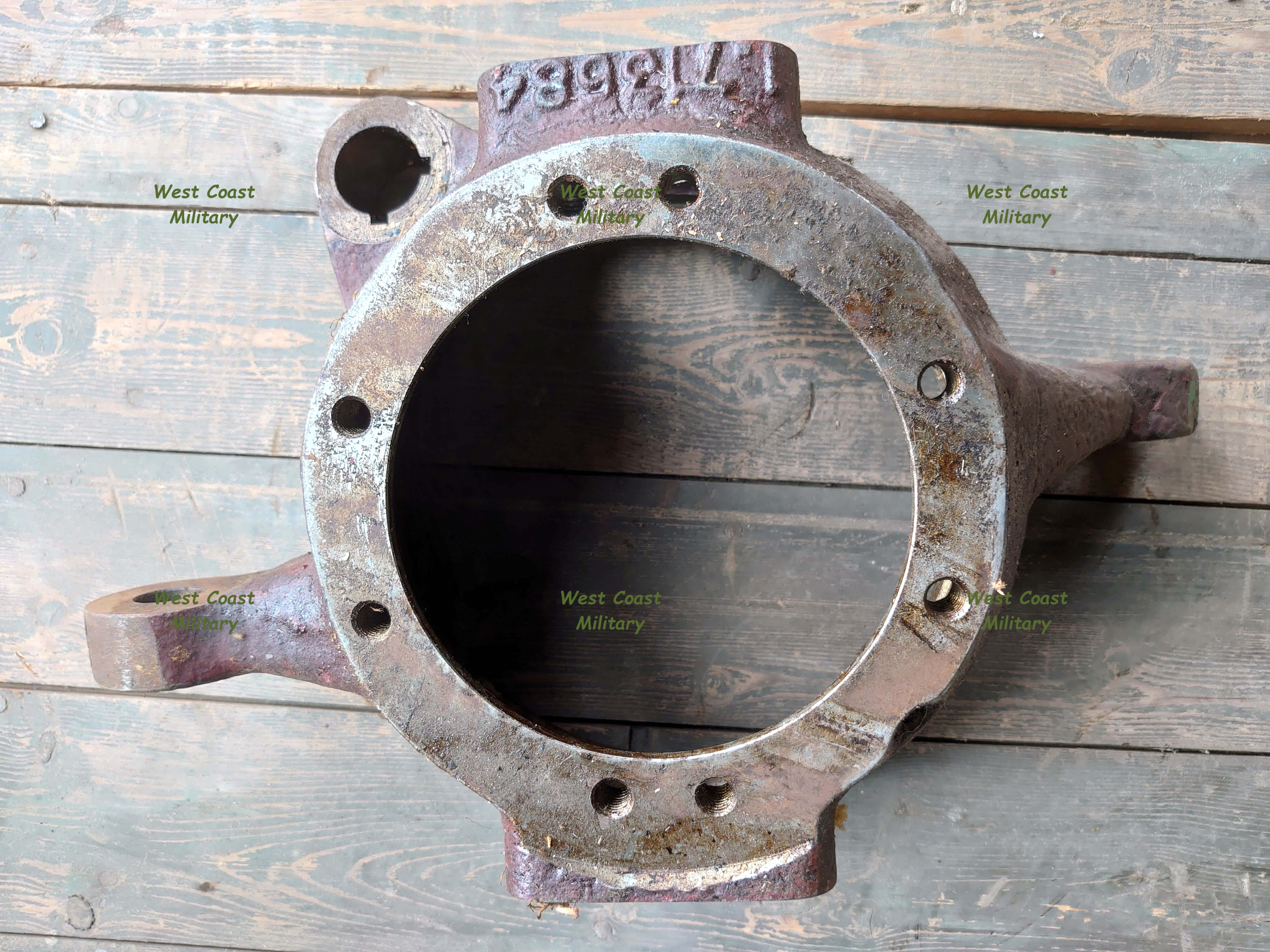 Knuckle housing 912